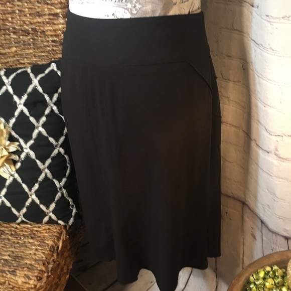 Latina Life ruffle back skirt - Picture 3 of 9